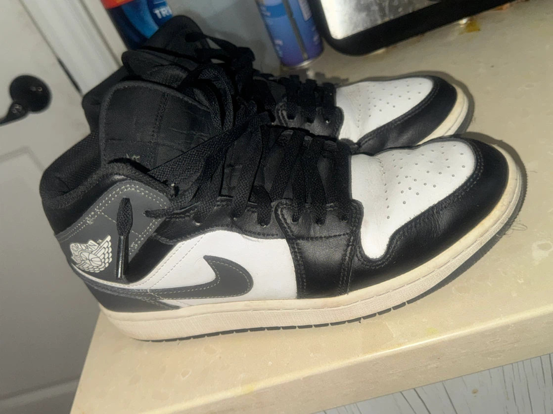Air Jordan 1 Mid Black White Grey