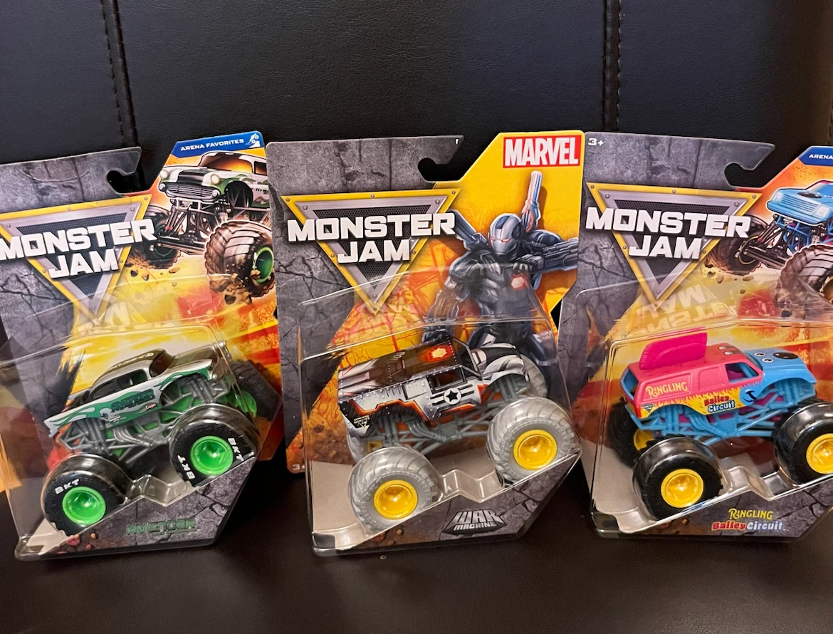 Set of 5 Monster Jam Trucks brand new - photo 3