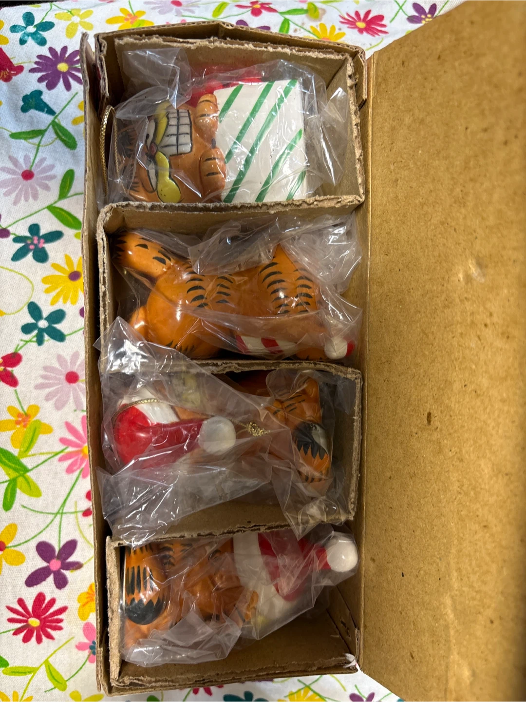 Vintage Enesco Garfield Christmas Ornaments Set - photo 2