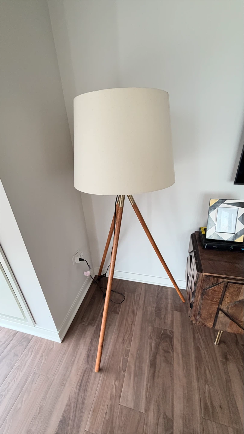 Mid-Century Modern Tripod Floor Lamp - photo 2