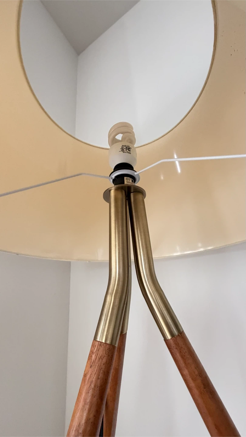 Mid-Century Modern Tripod Floor Lamp - photo 3