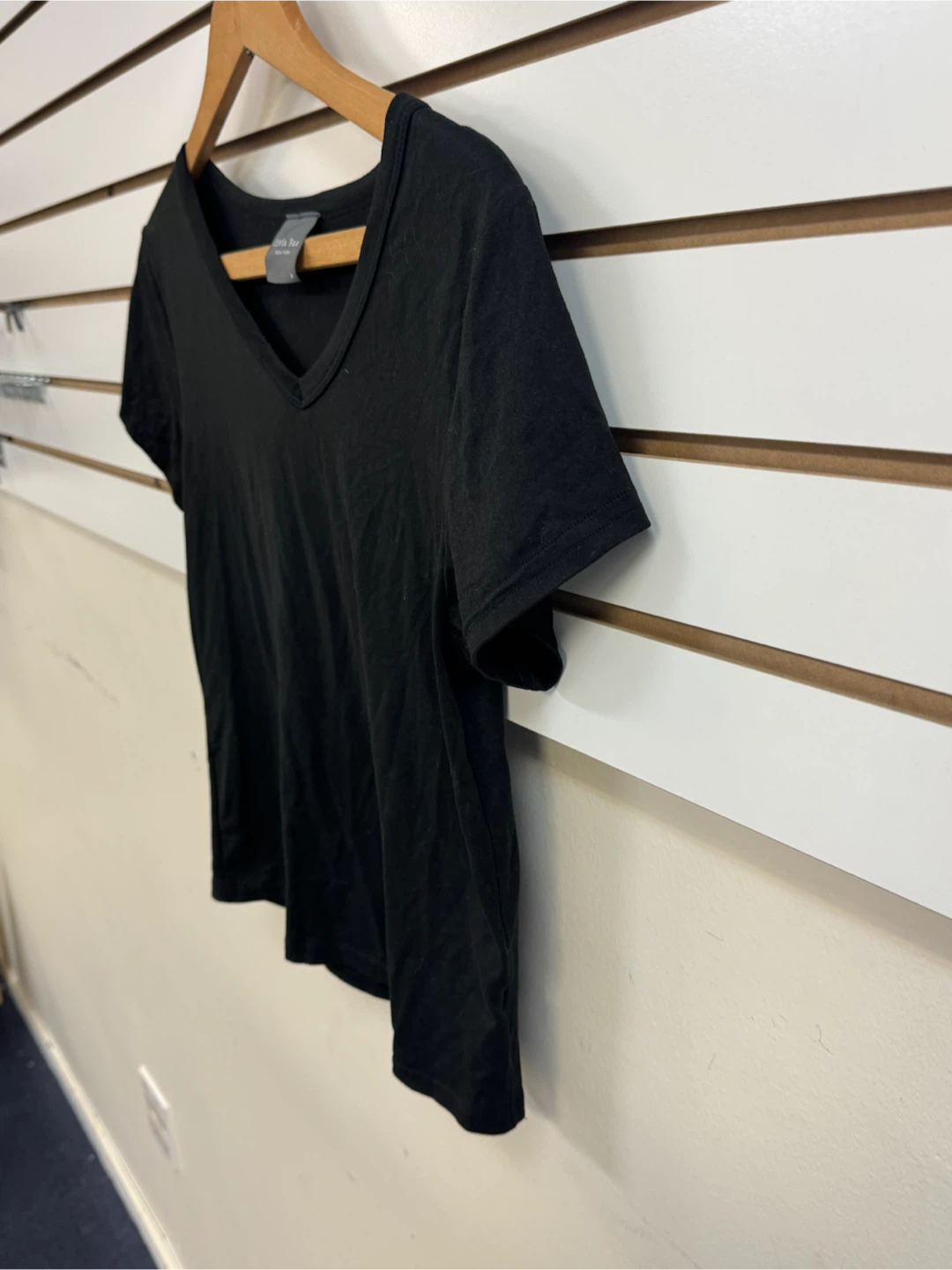 Olivia Rae Black V-Neck T-Shirt M - photo 4