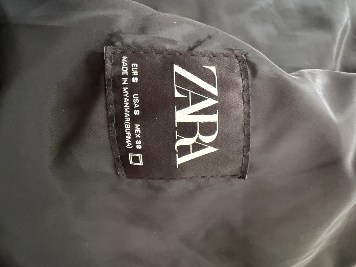 Zara Black Puffer Vest - photo 2