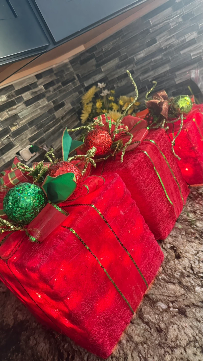 Lighted Christmas Present Decorations - photo 2