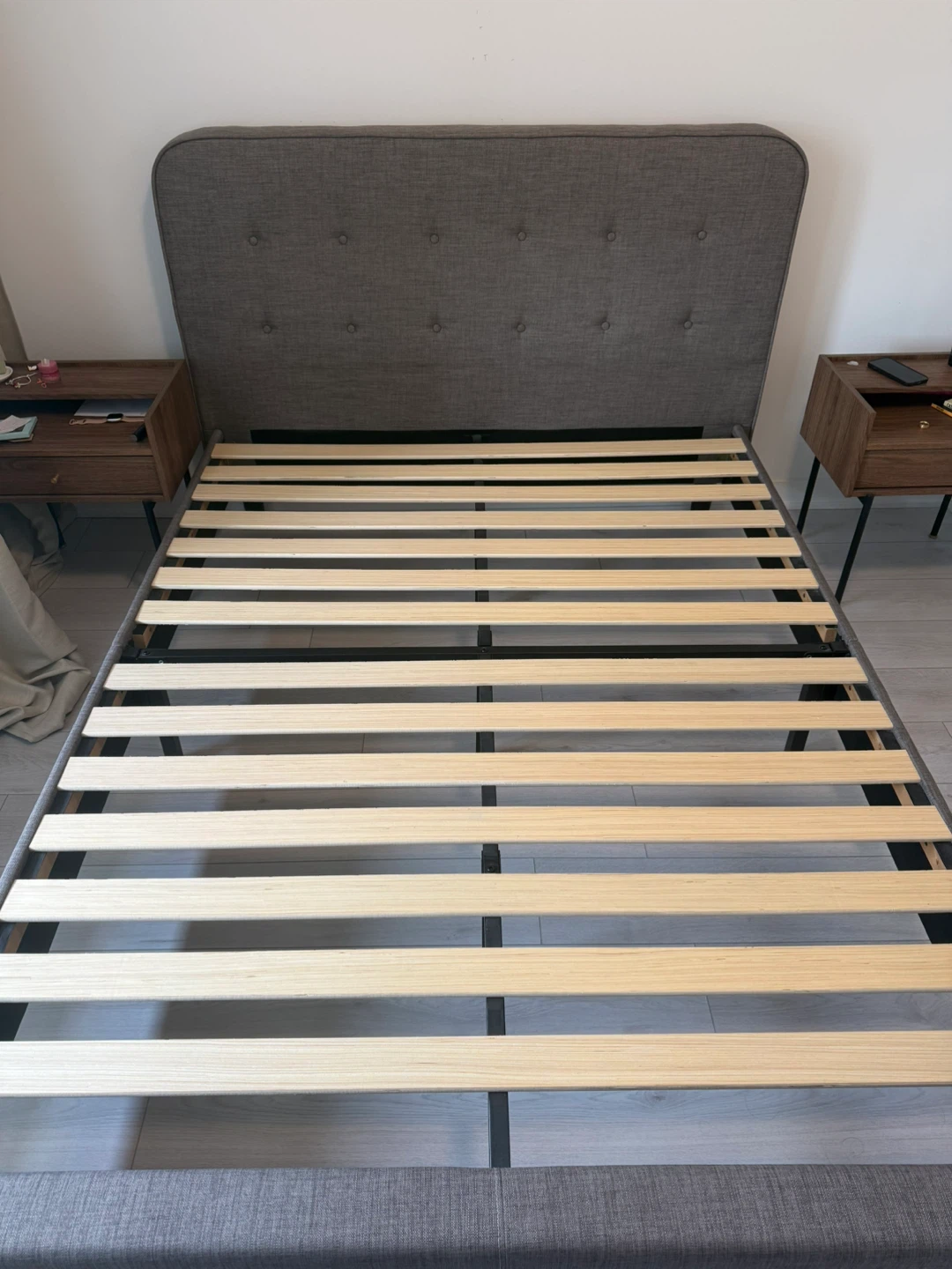 Grey Button-Tufted Queen Bed Frame + Matress - photo 2