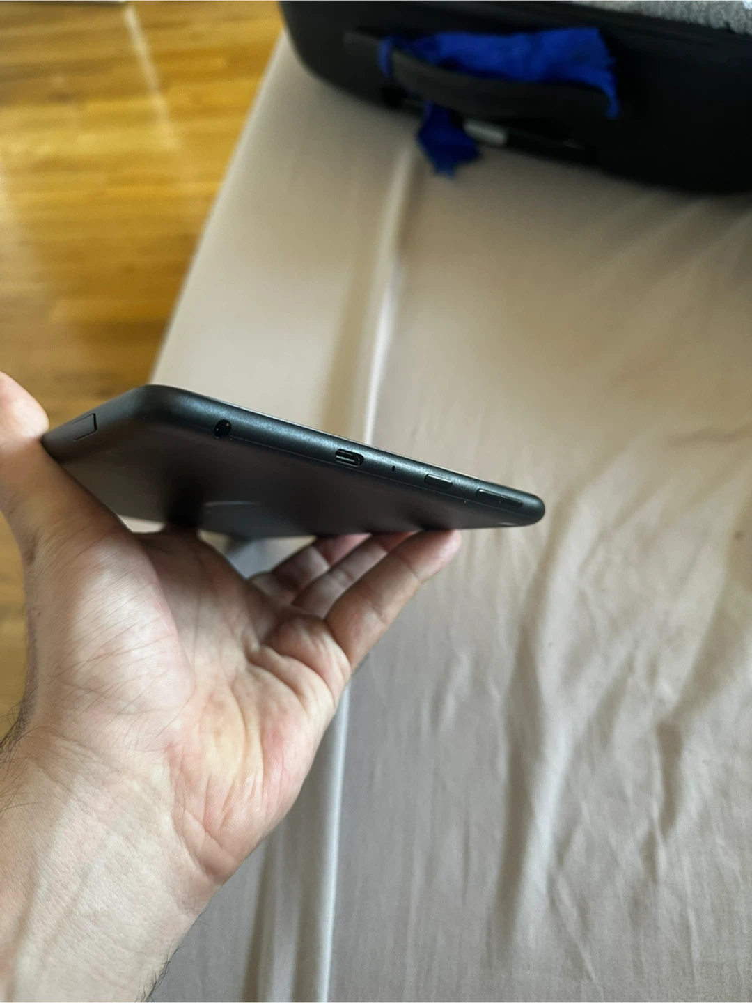 Amazon Fire Tablet 8th Gen - photo 3