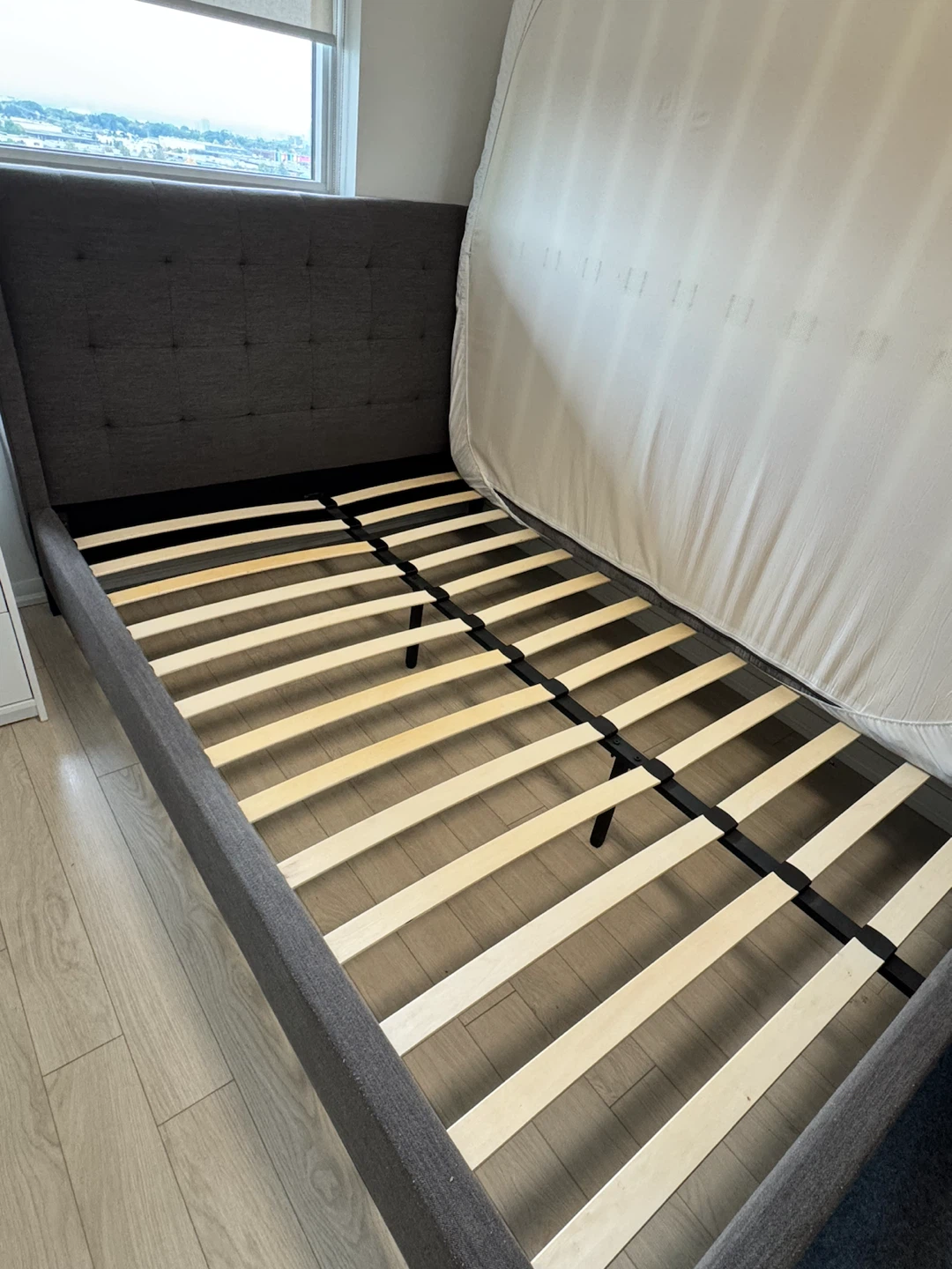 Structube Dawson Tufted Queen Bed