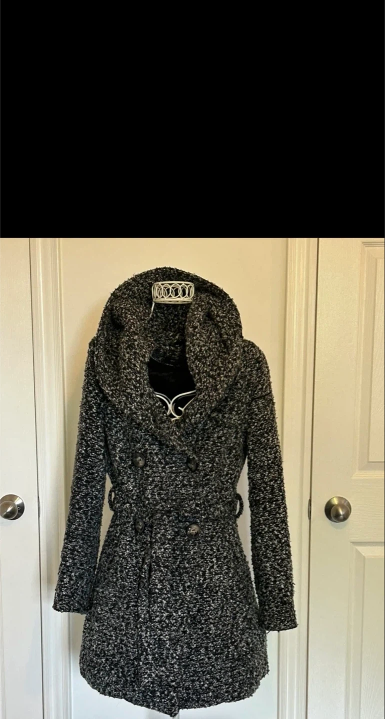 Beautiful Women’s Hooded Coat- Reduced! - photo 3