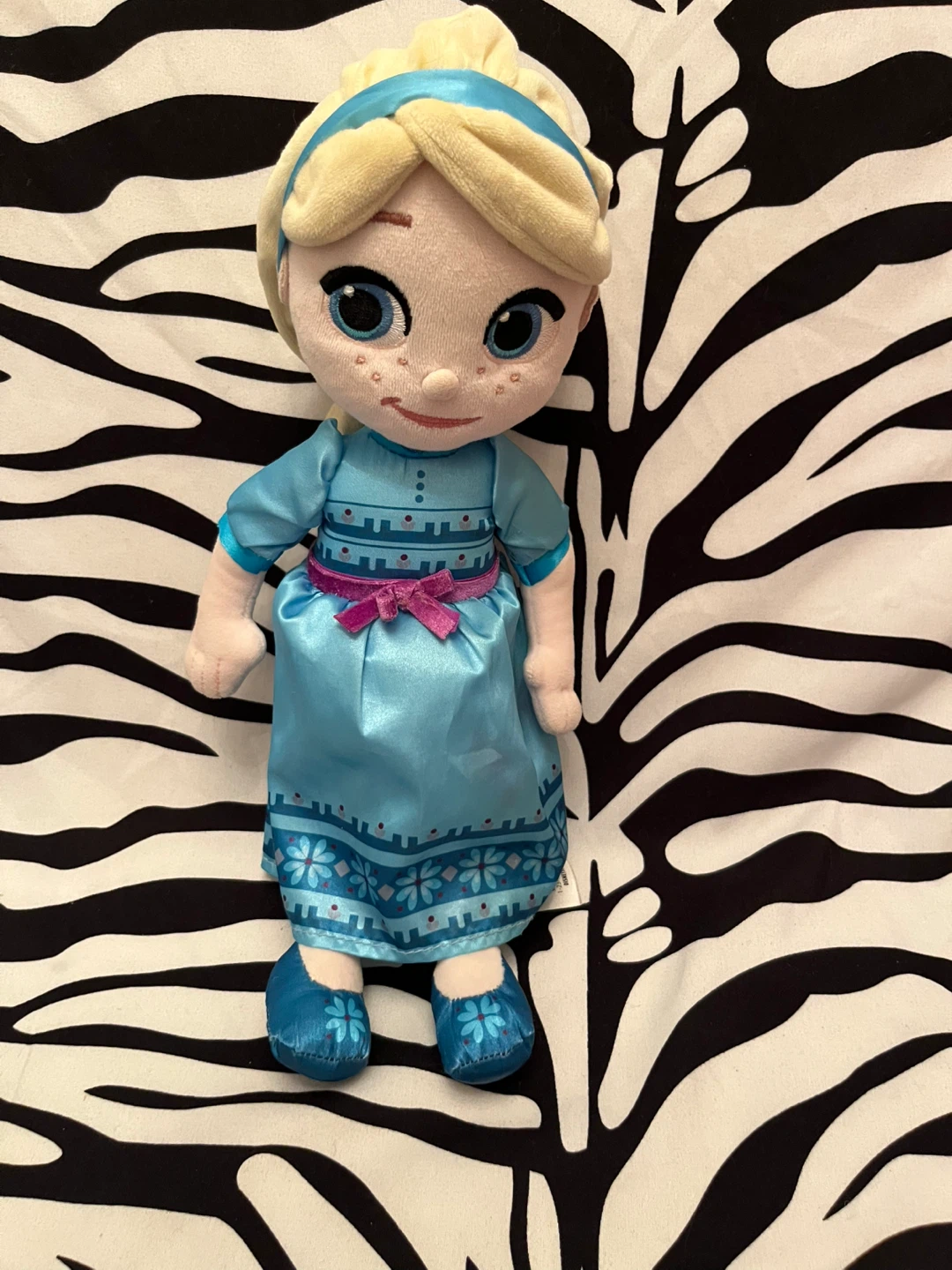 ❄️ Disney Animators' Collection Elsa Plush Doll ❄️