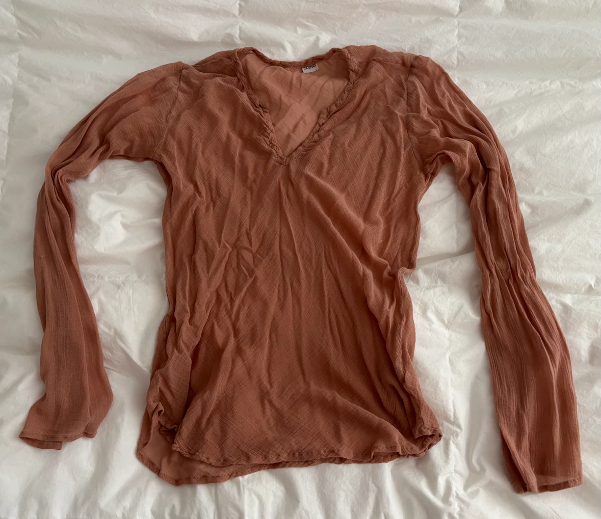 Rust-coloured long-sleeve V-neck shirt