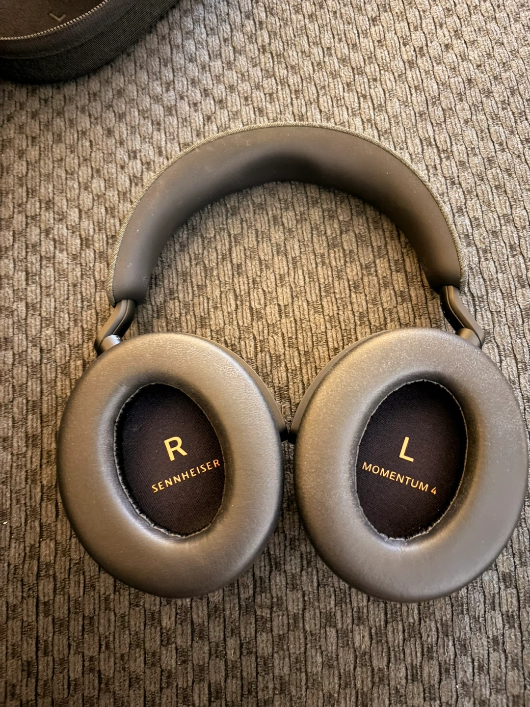 Sennheiser Momentum 4 Wireless Headphones - photo 2