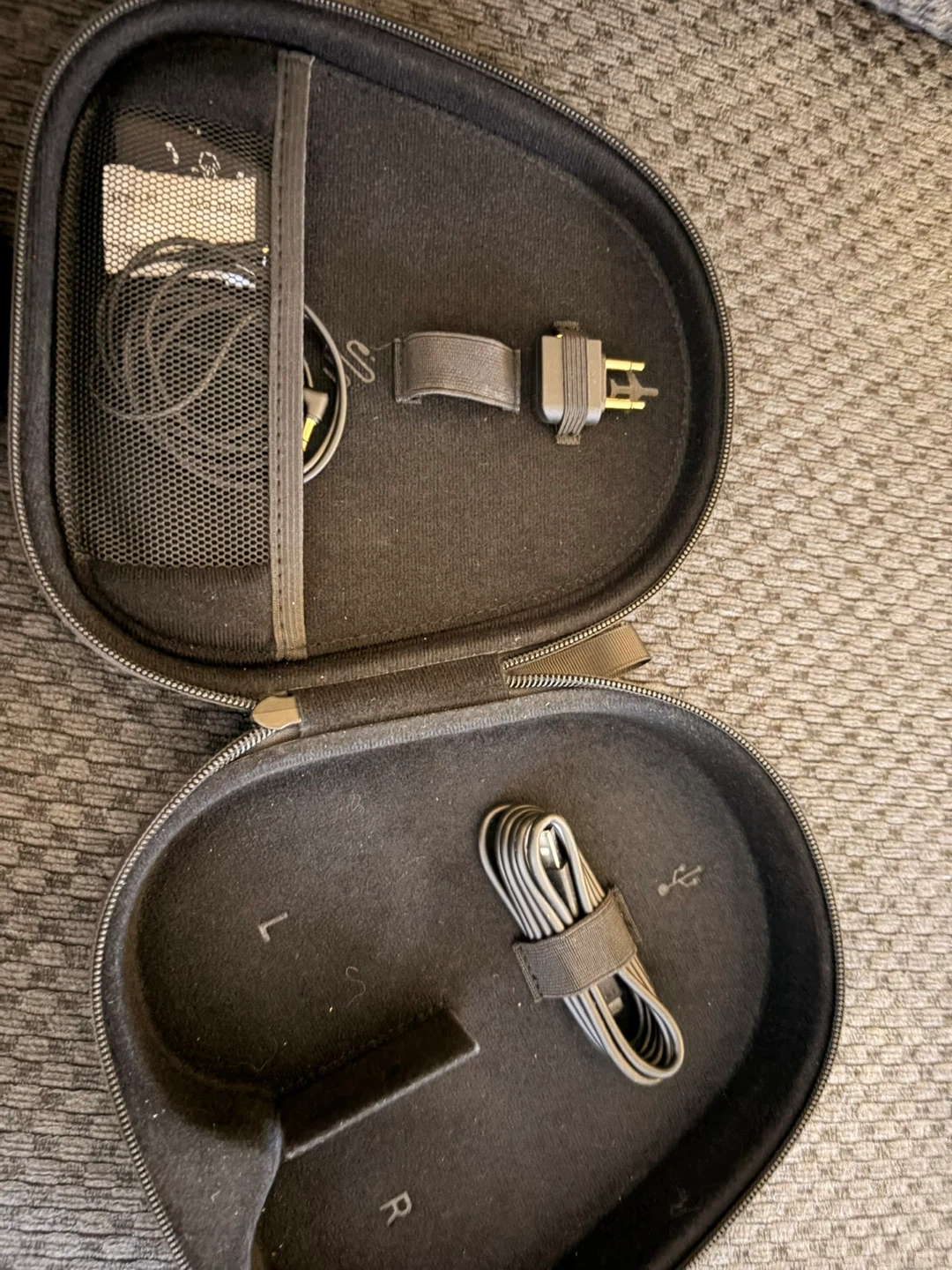 Sennheiser Momentum 4 Wireless Headphones - photo 3