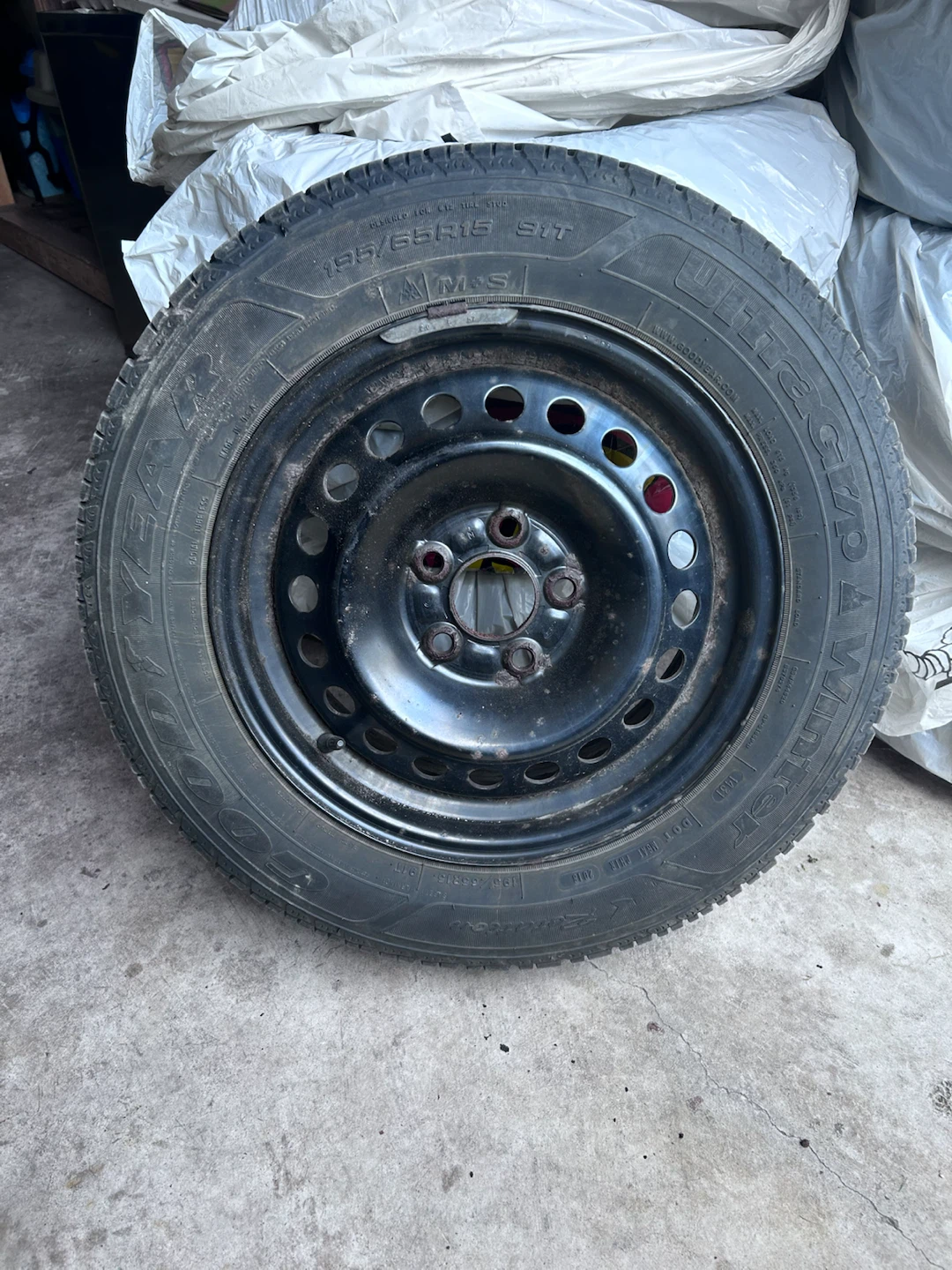 Goodyear UltraGrip Winter Tire 195/65R15