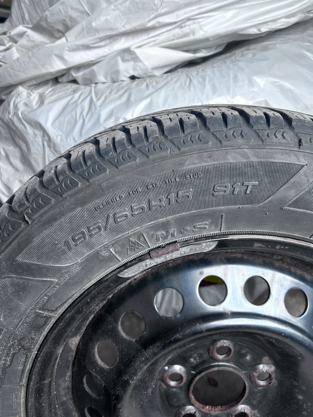 Goodyear UltraGrip Winter Tire 195/65R15 - photo 2
