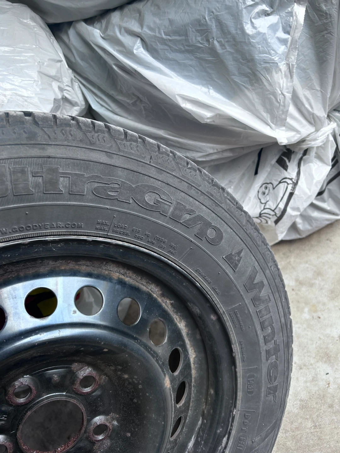 Goodyear UltraGrip Winter Tire 195/65R15 - photo 3