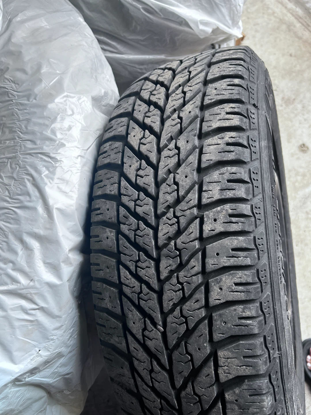 Goodyear UltraGrip Winter Tire 195/65R15 - photo 4