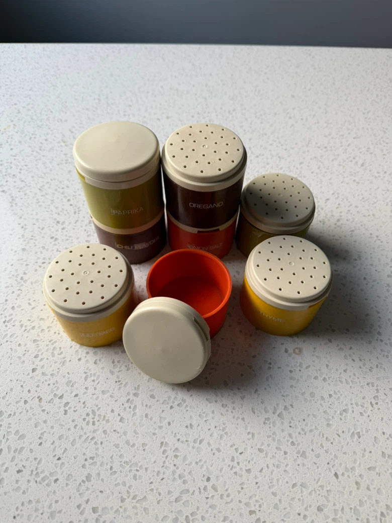 8 Vintage Modular Plastic Spice Containers - photo 2