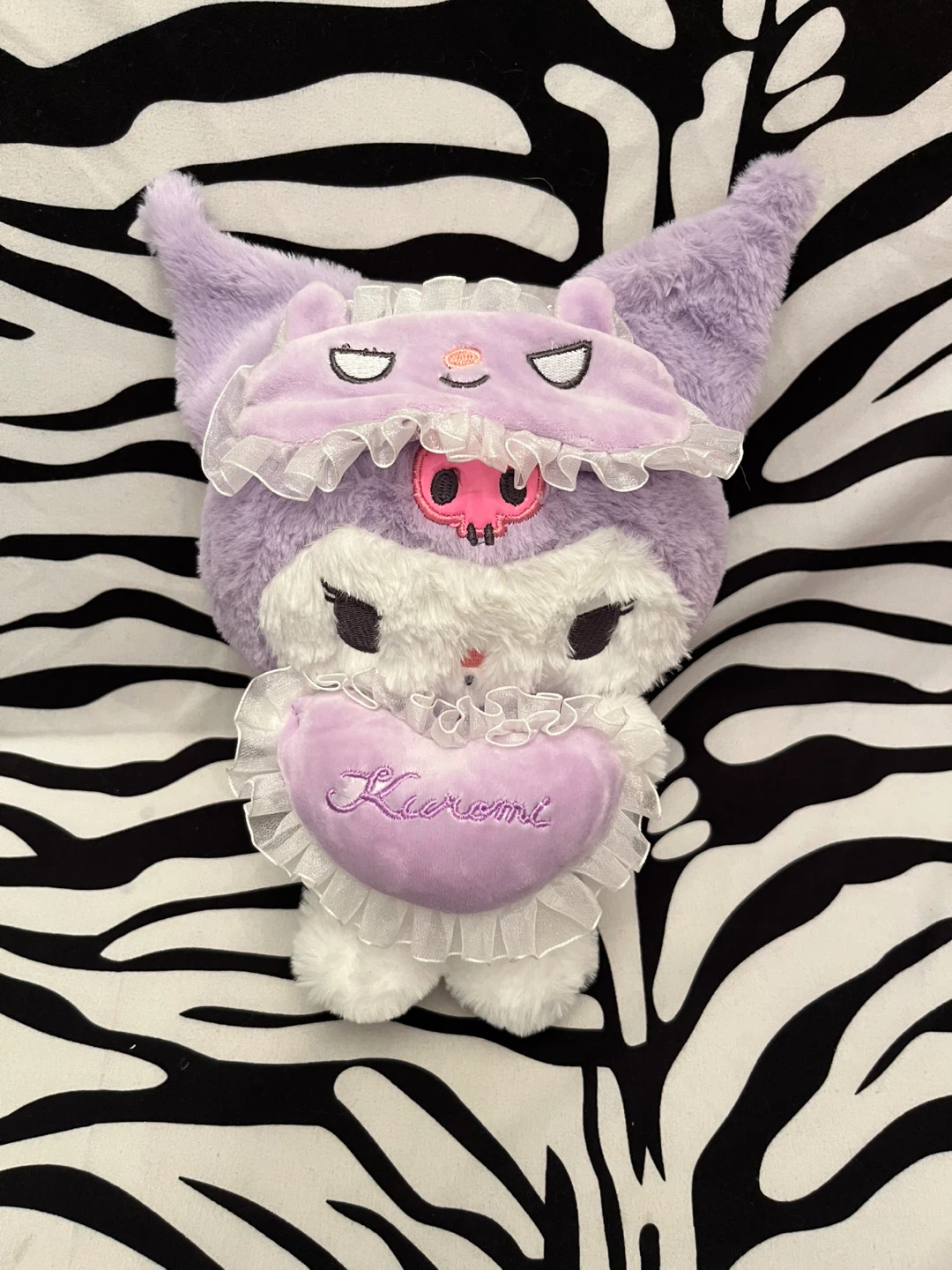 🩷 Kuromi plush doll wearing sleep mask with heart pillow 🩷