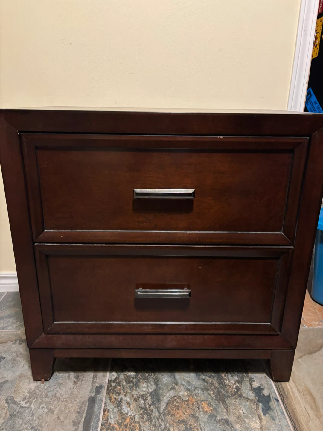 2-drawer night stand