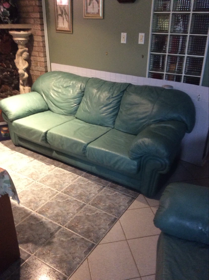 Green Leather Three-Seater Sofa plus 2 seater love seat - photo 2