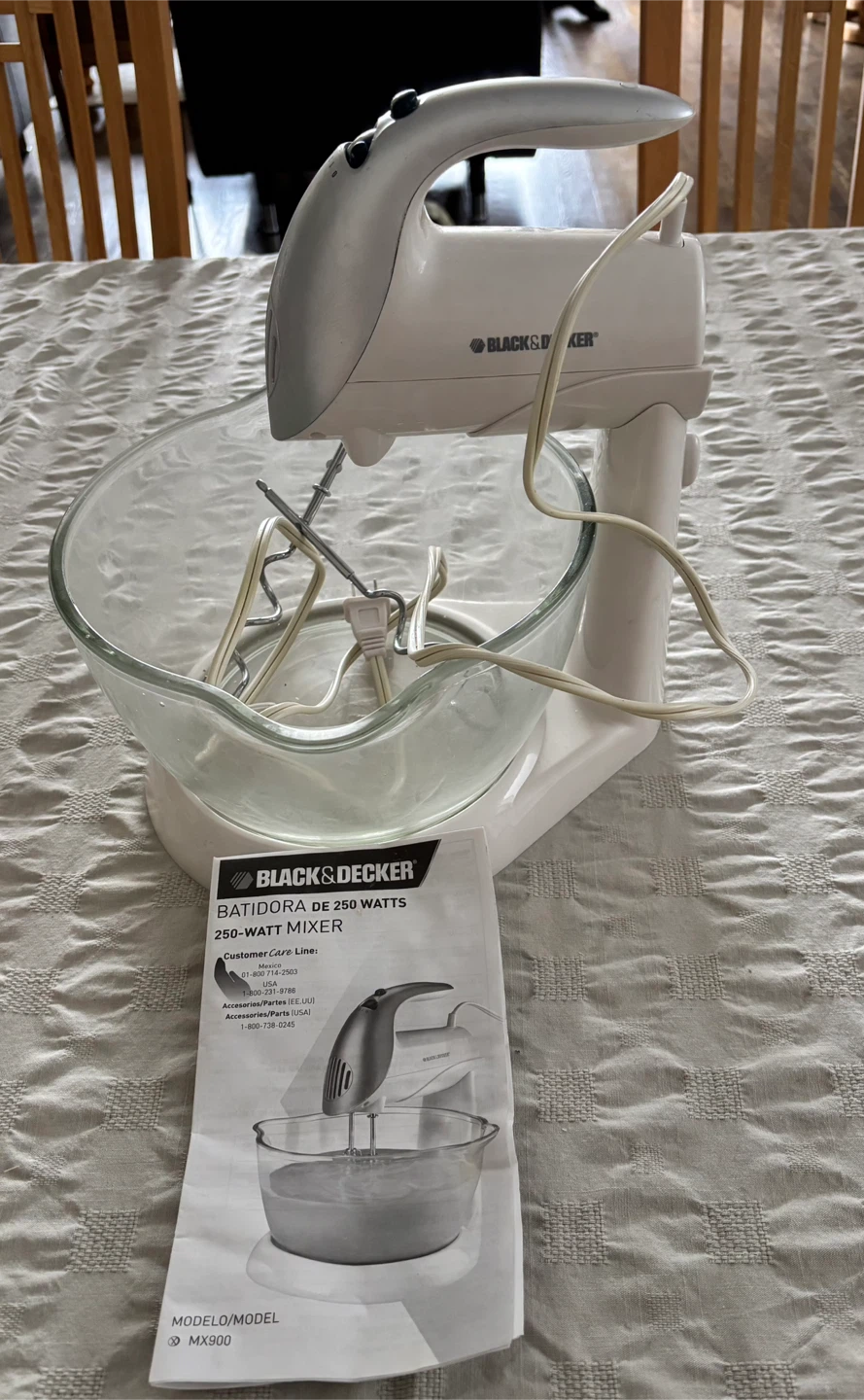 Black & Decker 250-Watt Stand Mixer MX900
