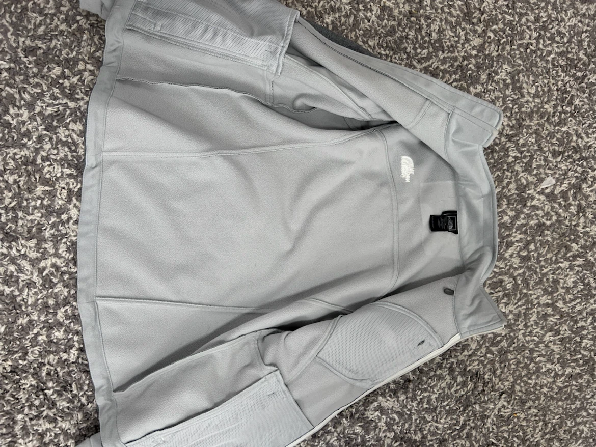 270$ The North Face Grey Softshell Jacket - photo 3