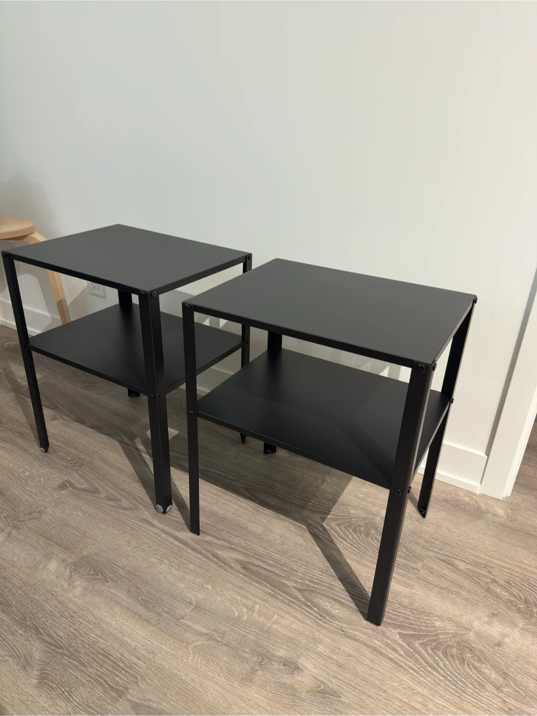 2 nightstands