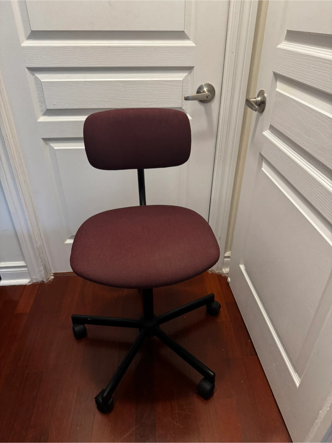 IKEA BLECKBERGET swivel chair
