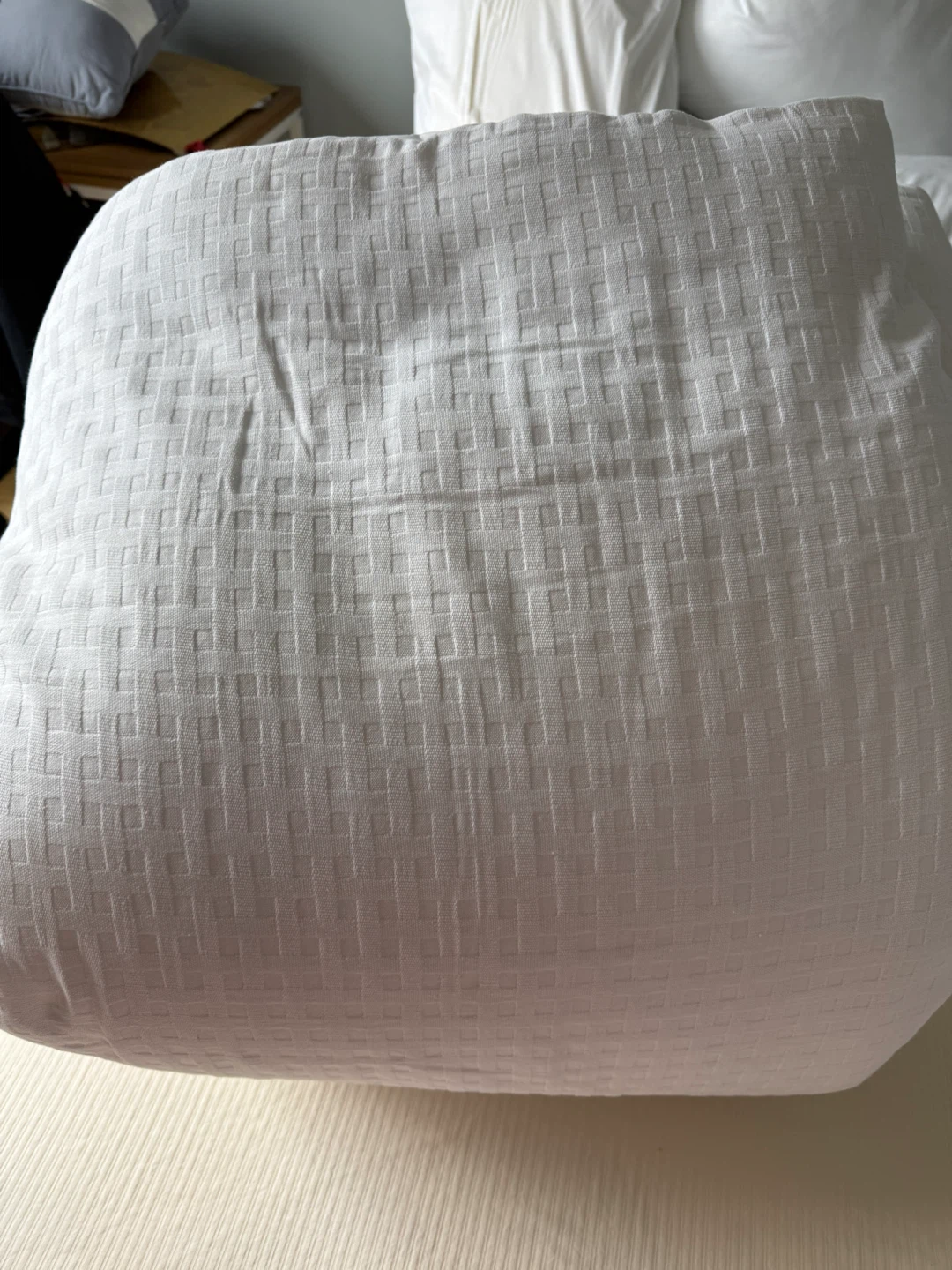Tommy Bahama Home White Comforter Queen never used
