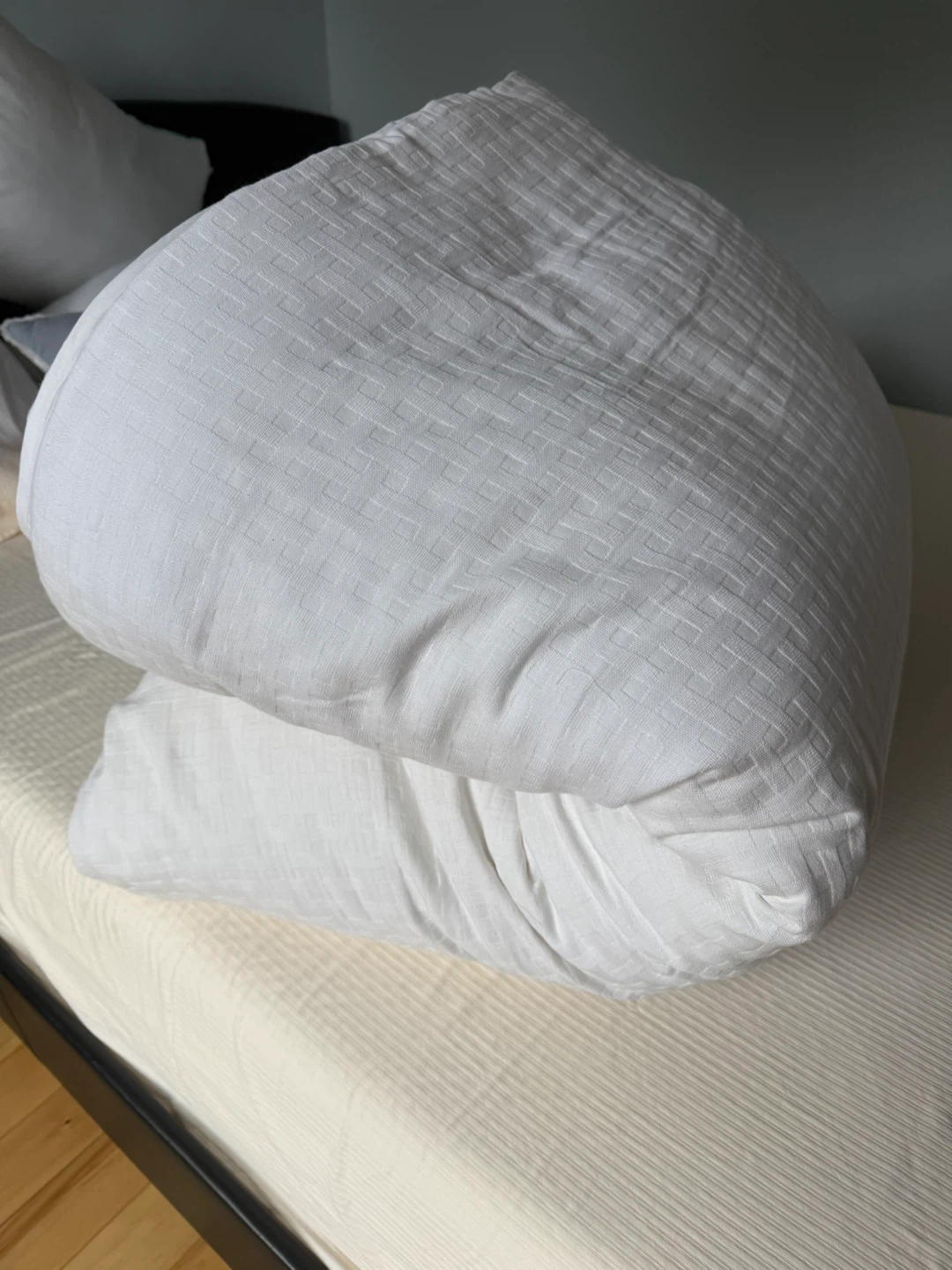 Tommy Bahama Home White Comforter Queen never used - photo 3