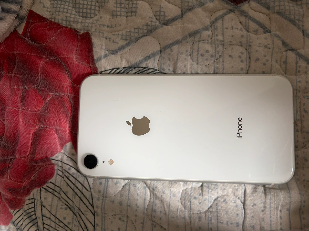 White iPhone XR - photo 2
