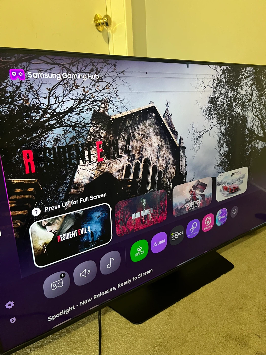 Samsung 50” Flatscreen TV with remote - photo 4
