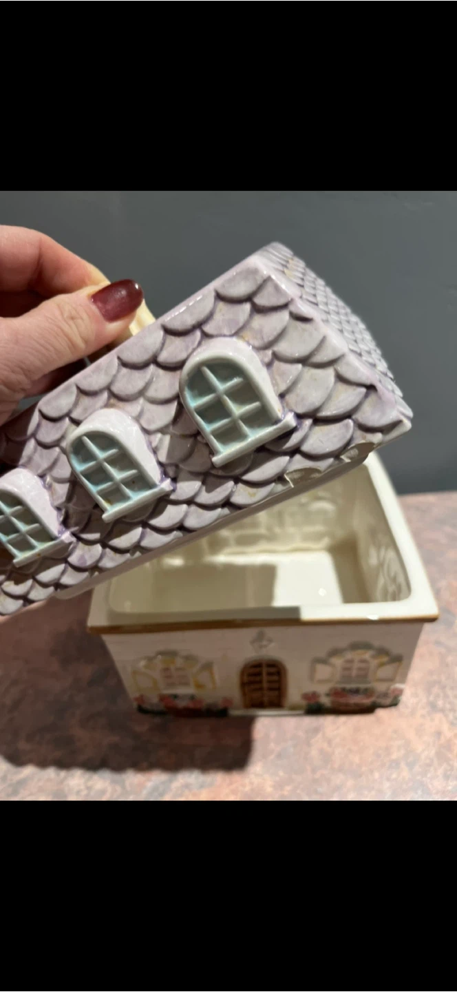 Country Estates Hand Painted Ceramic House Jar - photo 2