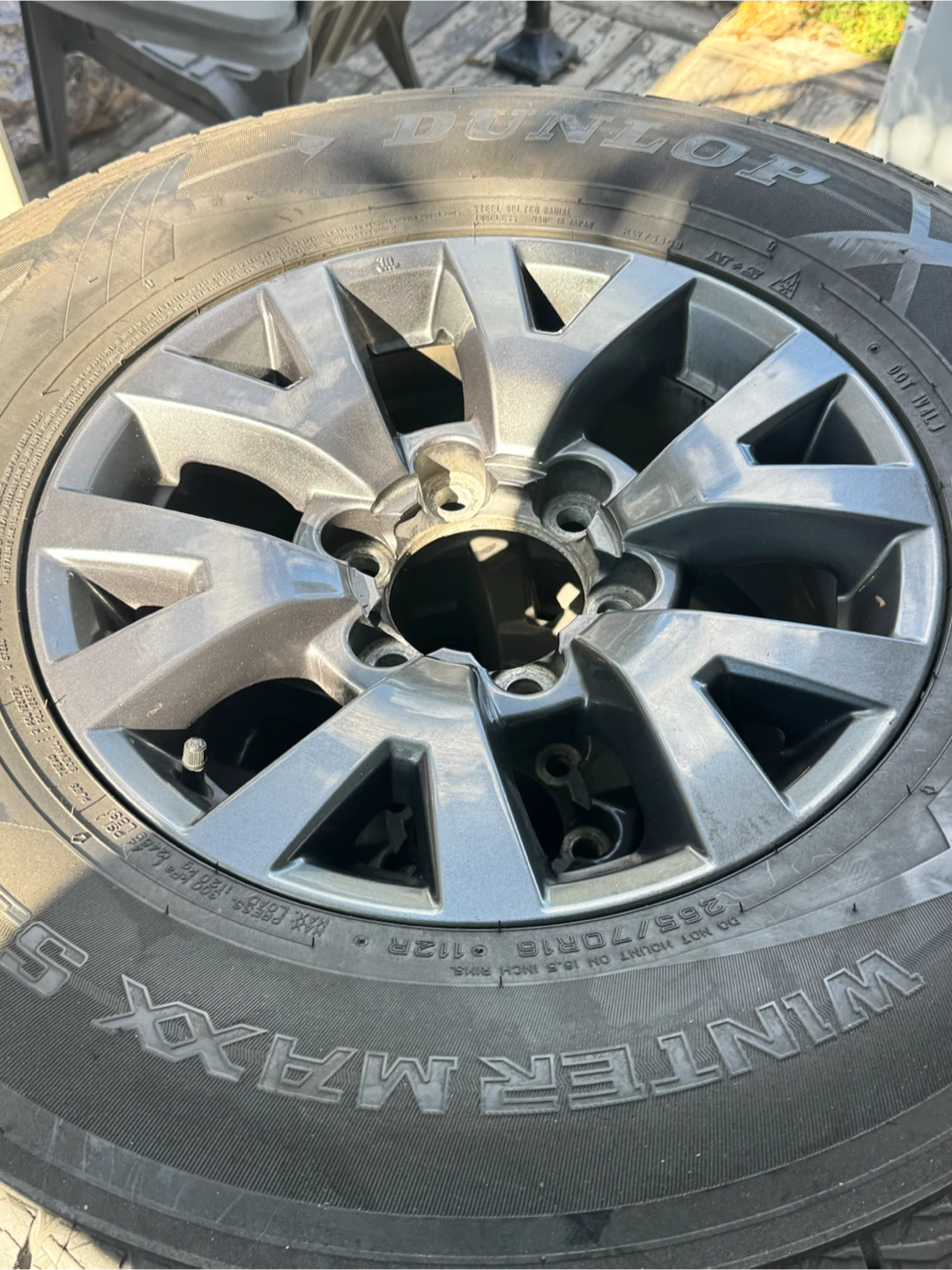 Dunlop Winter Maxx SJ8 Tires 265/70R16