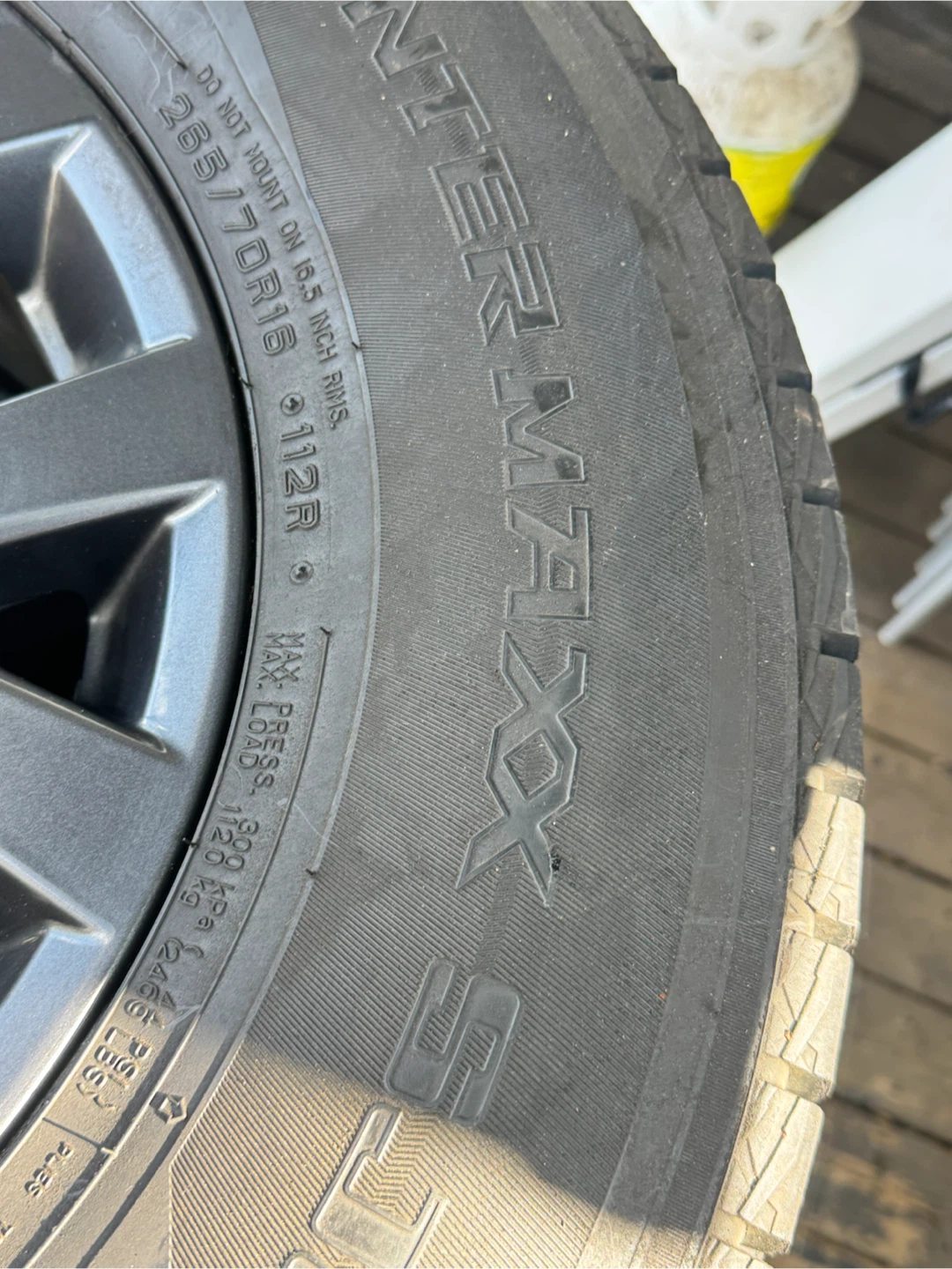 Dunlop Winter Maxx SJ8 Tires 265/70R16 - photo 2