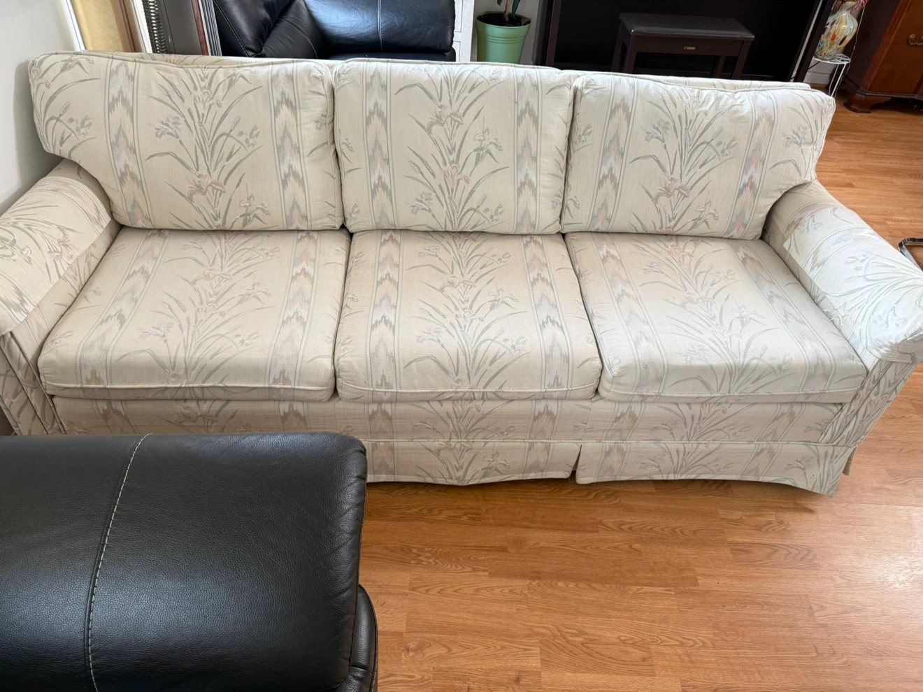 Floral pattern three-seat sofa