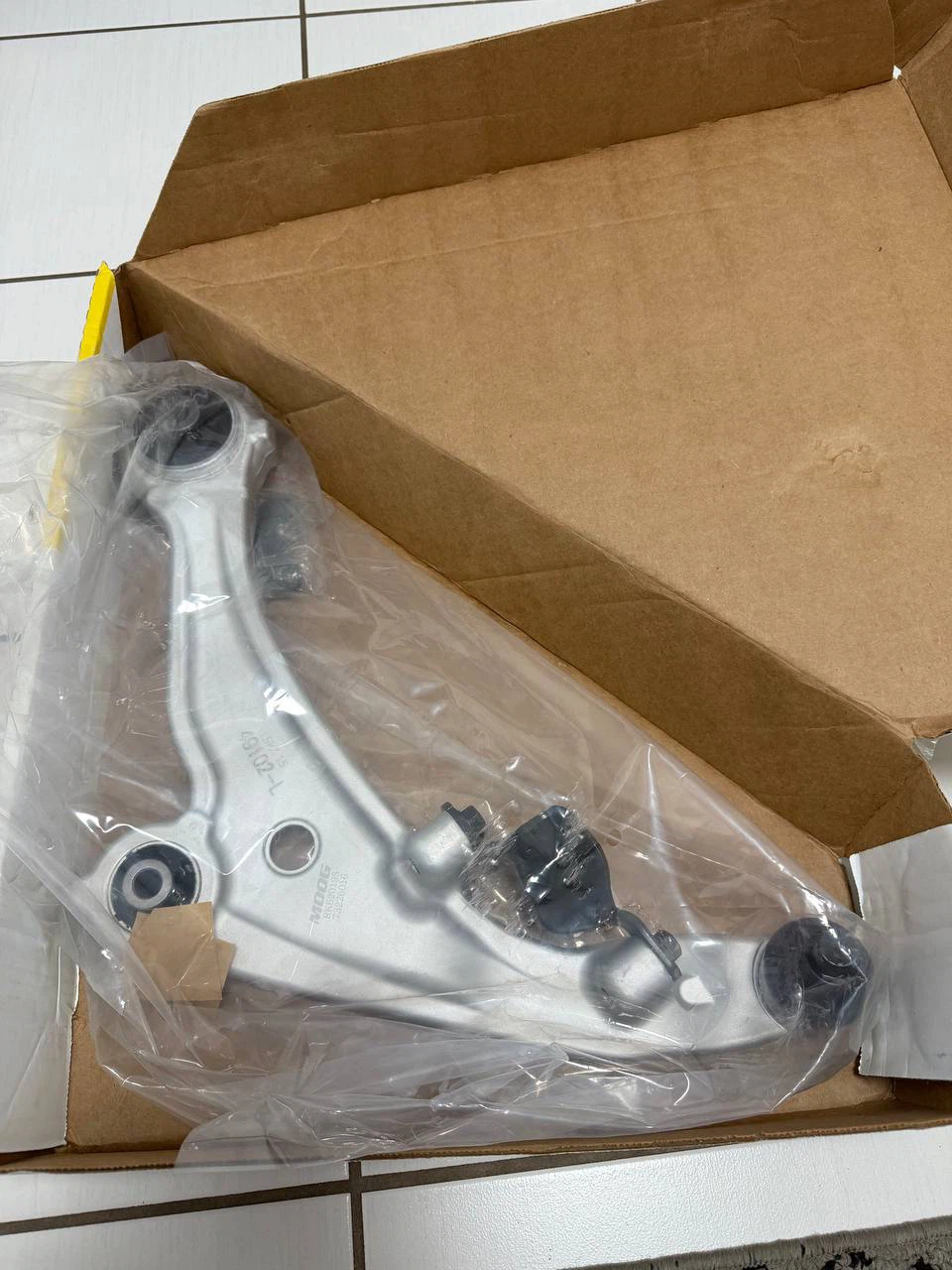H1023 MOOG RK620195 Control Arm with Ball Joint for Nissan Alt