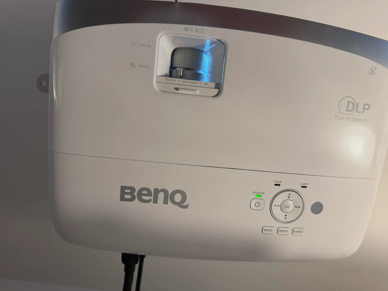 [Moving Sale] BenQ 1080p Home Theater Projector + Ceiling Mount - photo 3