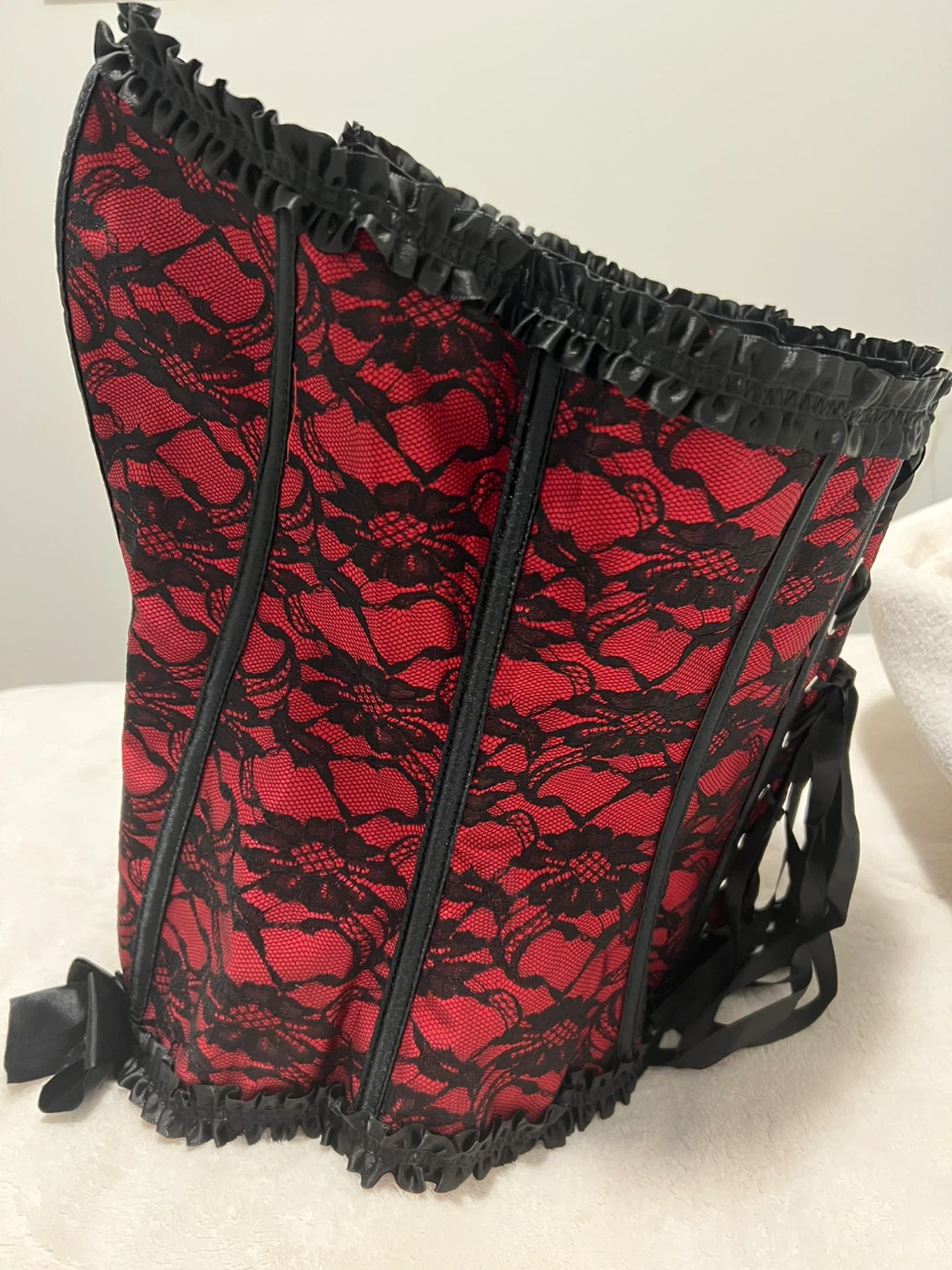 Red and Black Lace Corset - photo 4