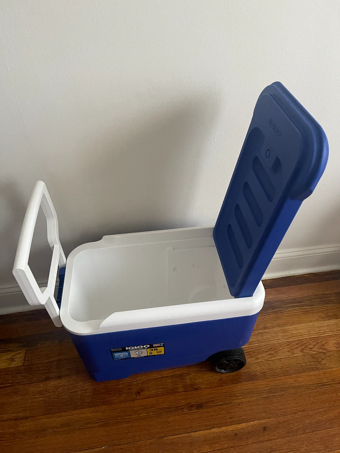 Igloo Wheelie Cool 38 Cooler - photo 4