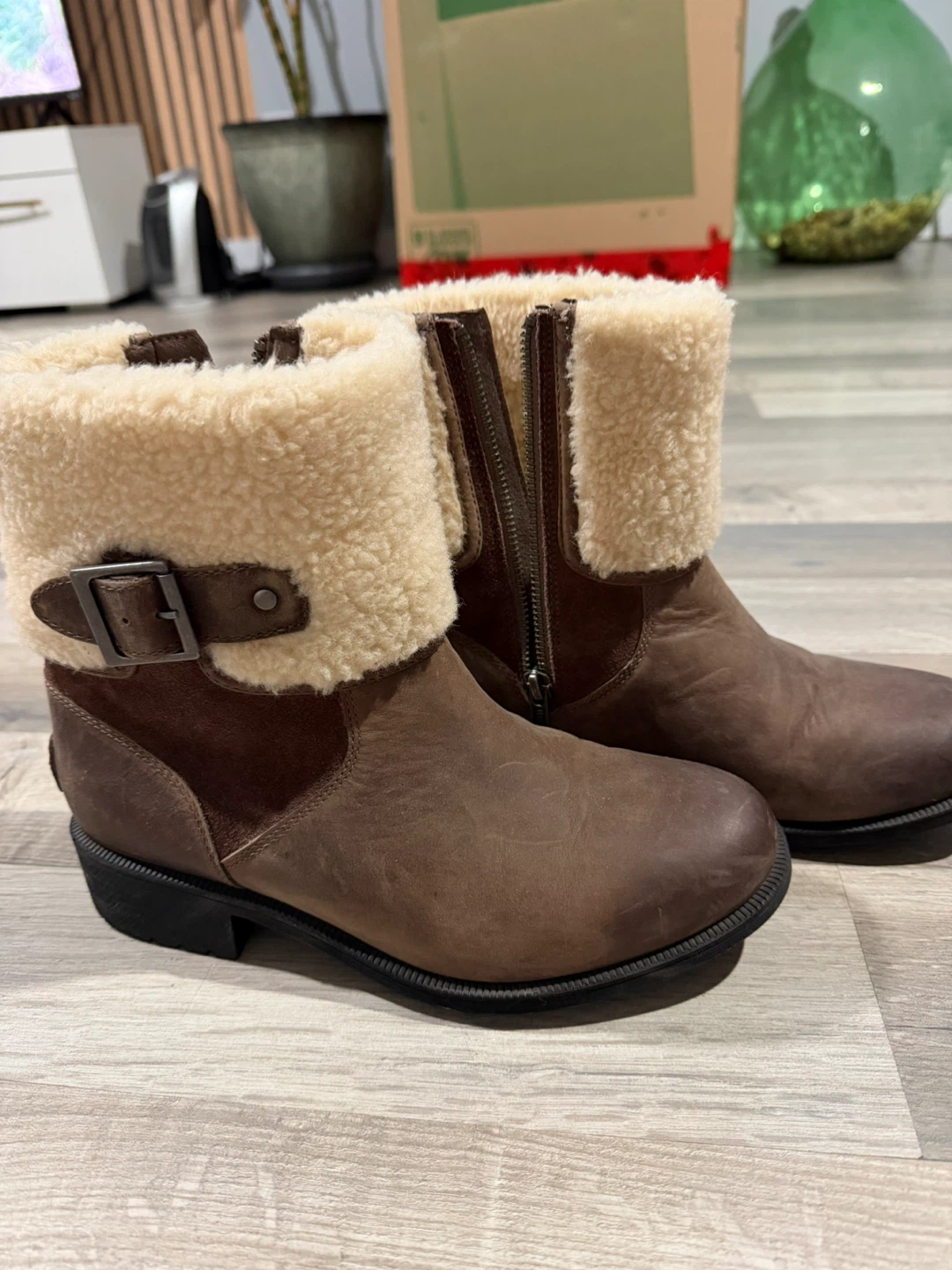 UGG Brown Leather Shearling Ankle Boots - photo 3
