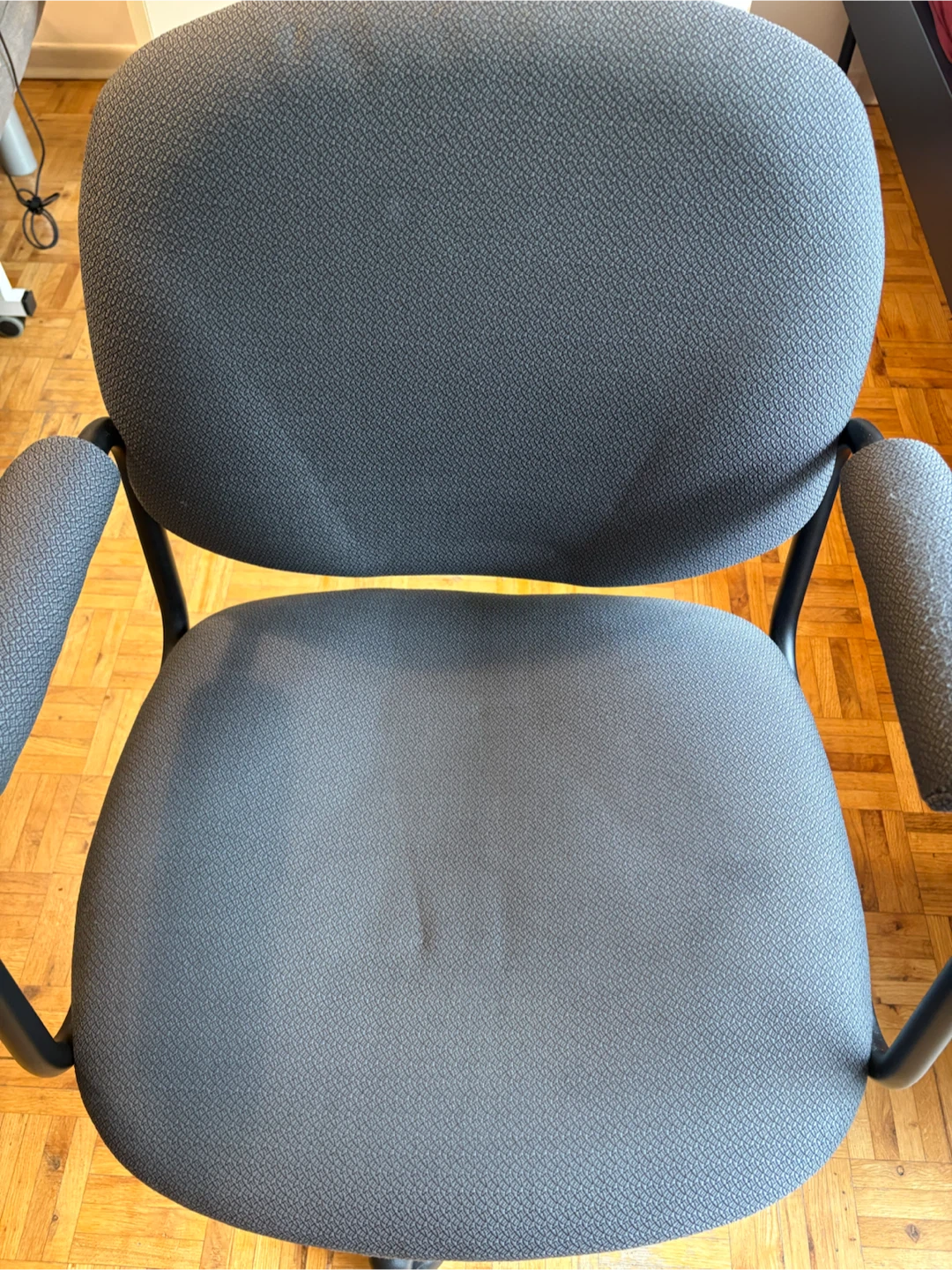 Chair with wheels_height cannot be adjusted - photo 2
