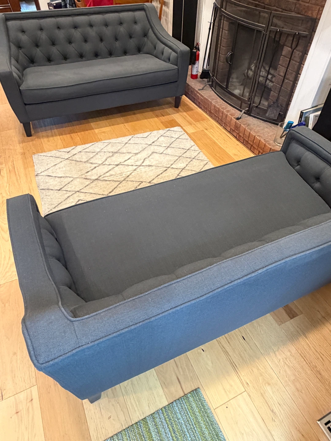 Dark Grey Button-Tufted Settee - photo 4