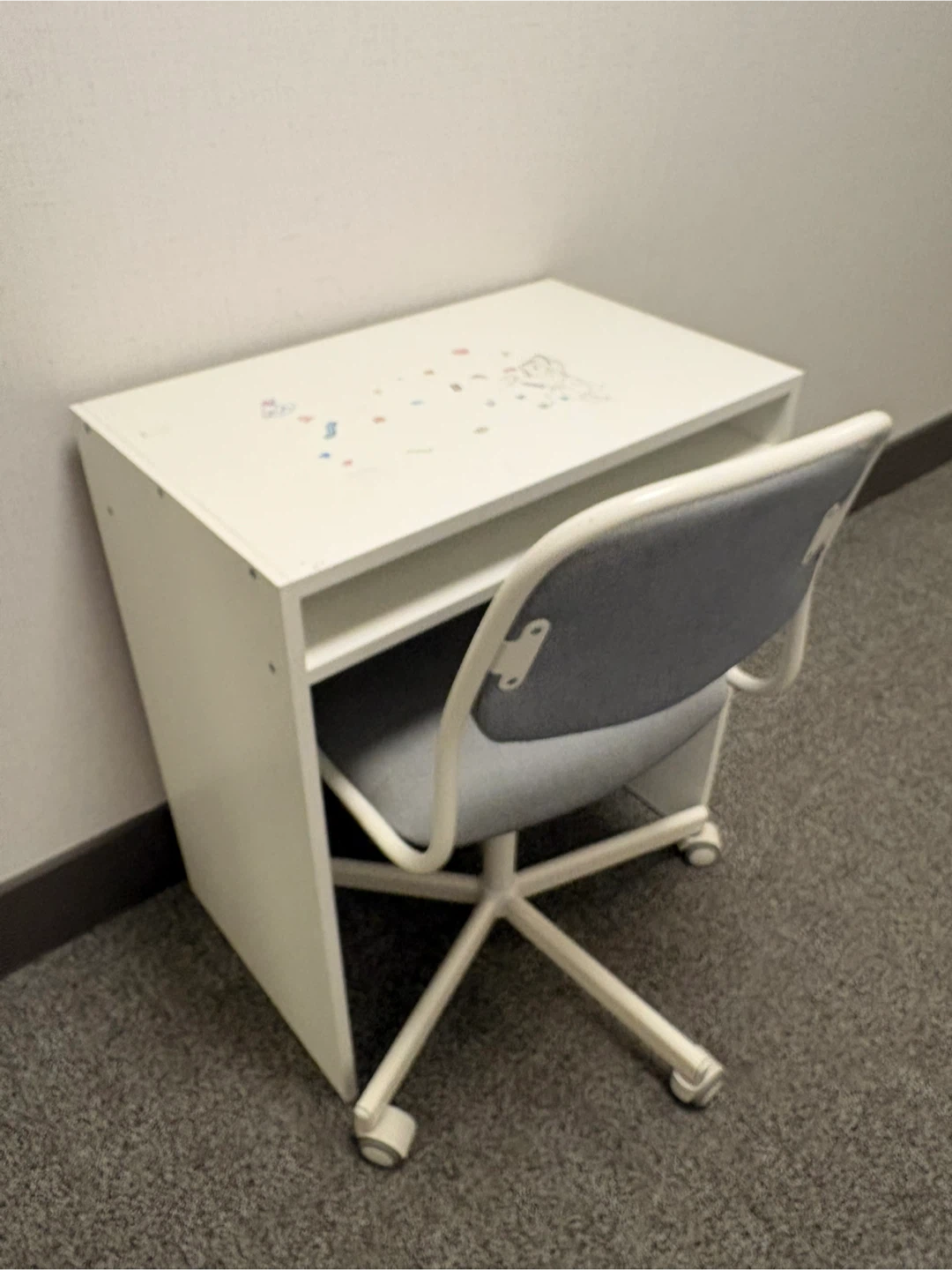 White desk and grey swivel chair set - photo 2
