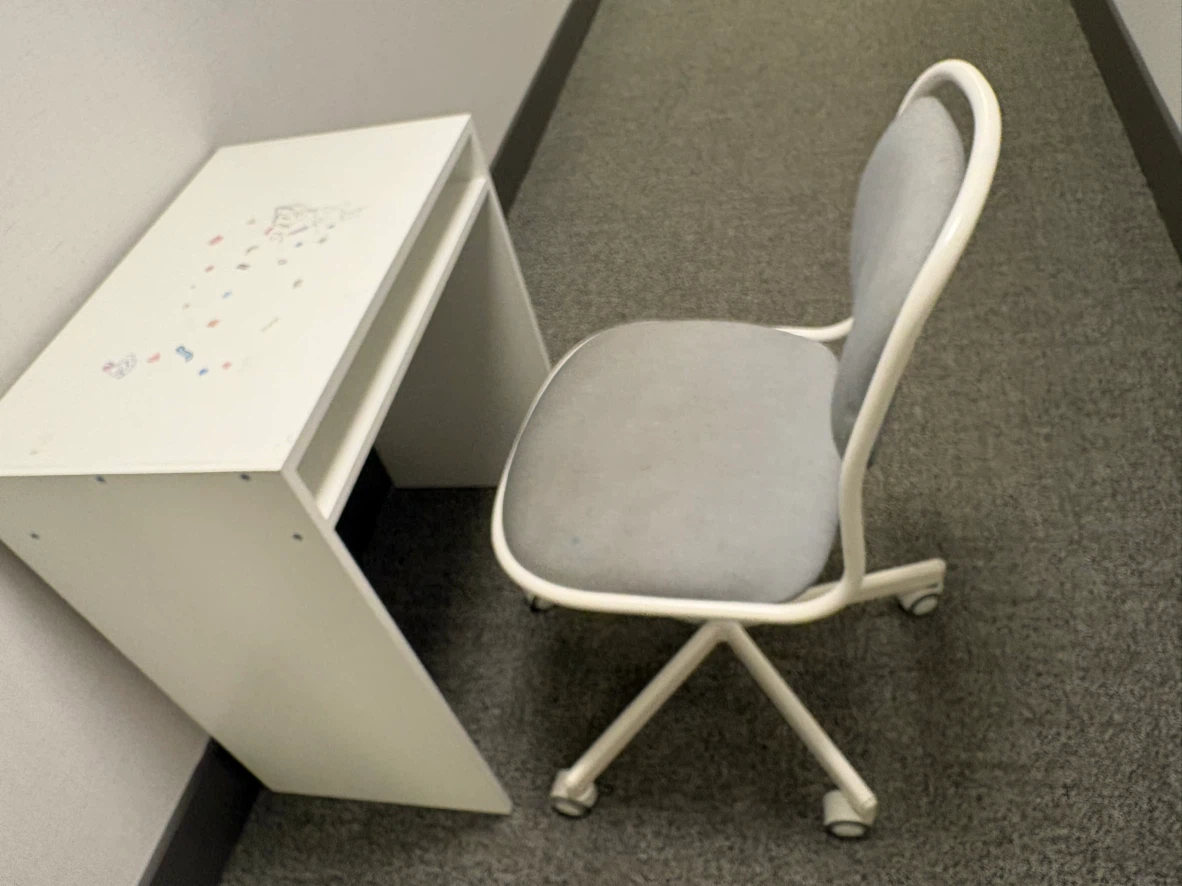 White desk and grey swivel chair set - photo 3