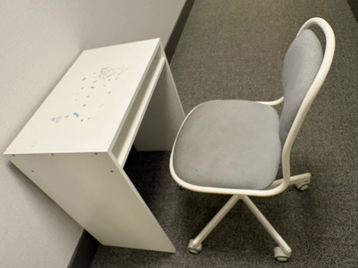 White desk and grey swivel chair set - photo 4