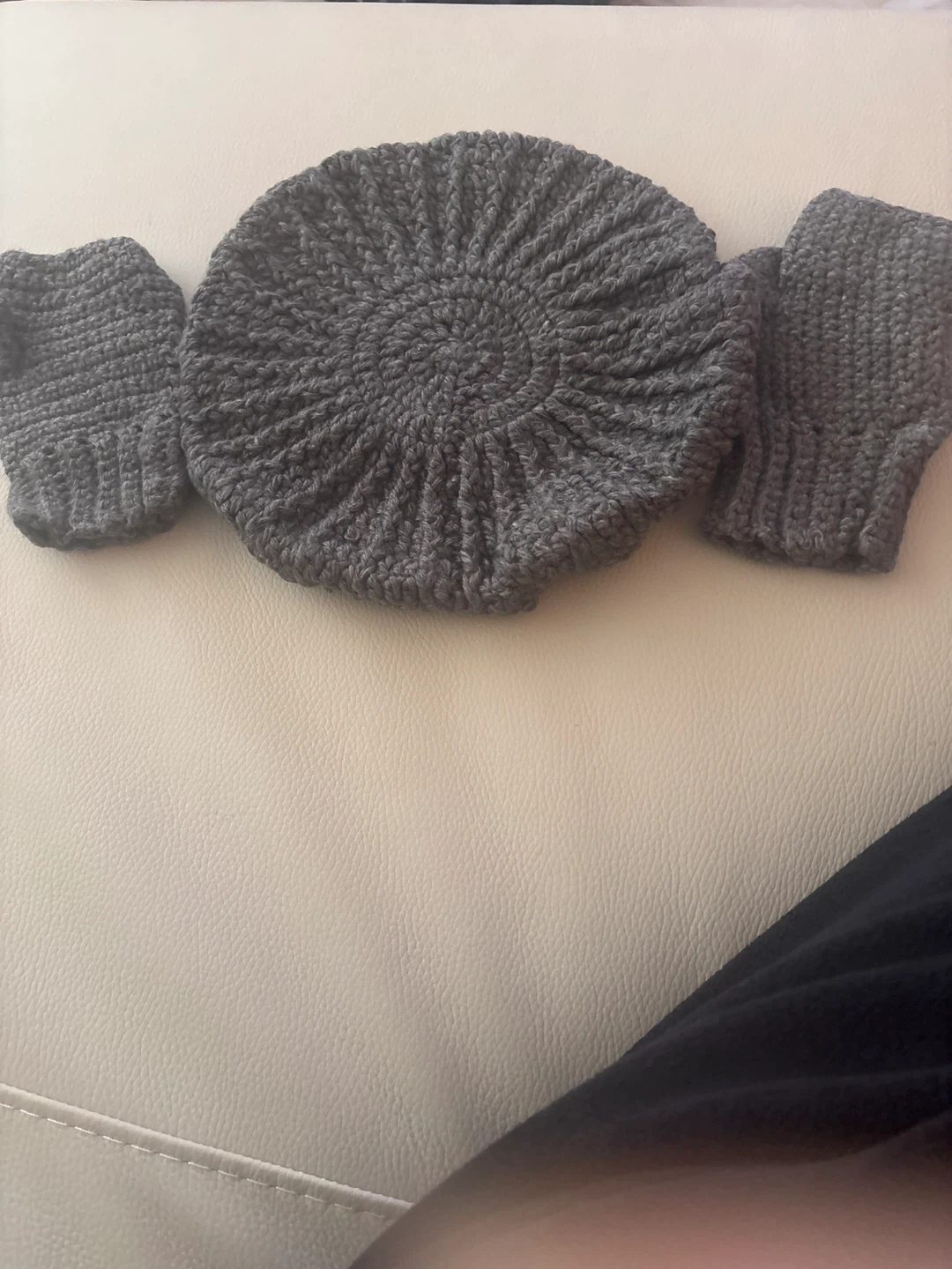 Gray Crocheted Beret and Fingerless Gloves Set - photo 2