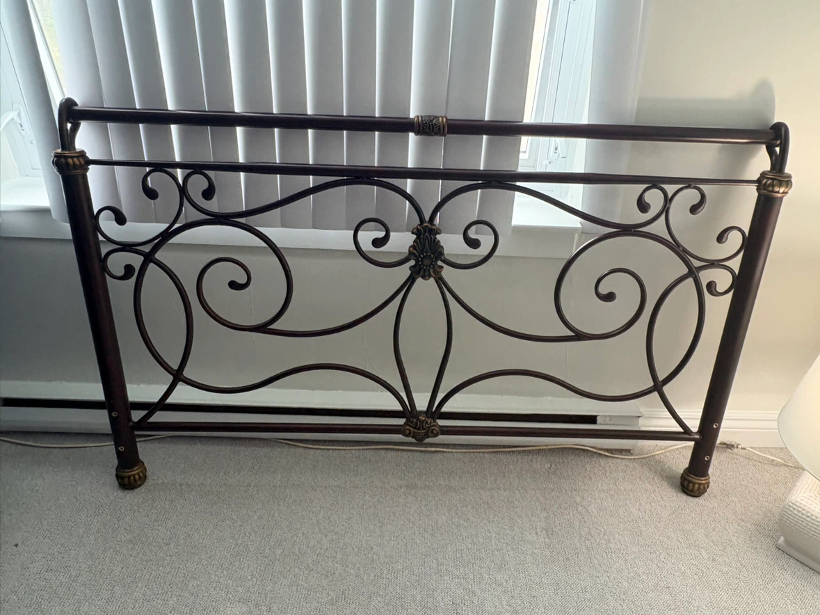 Bedroom 2 dresser mirror queen bed frame - photo 4