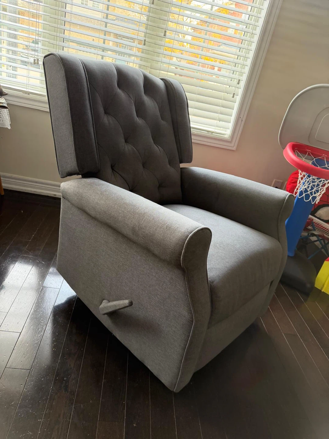 Grey tufted fabric recliner chair - photo 2