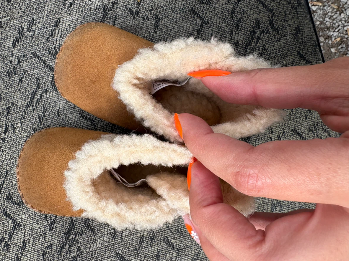 UGG Infant Booties Size 4/5 - photo 3